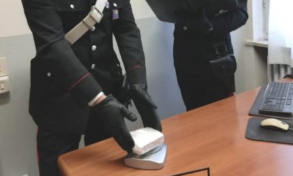 Fermato corriere della droga, due carabinieri feriti