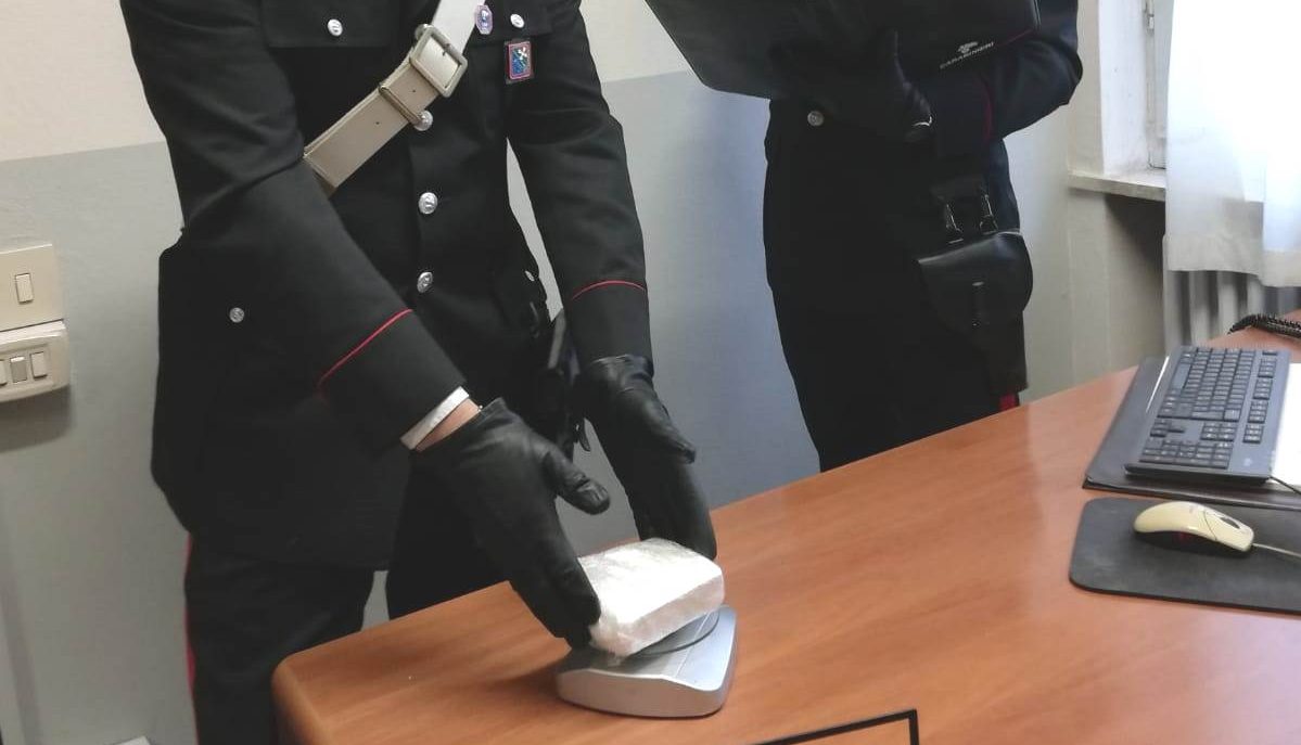 Fermato corriere della droga, due carabinieri feriti