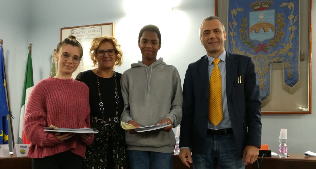 Borse di studio, a Canonica premiati gli alunni più brillanti