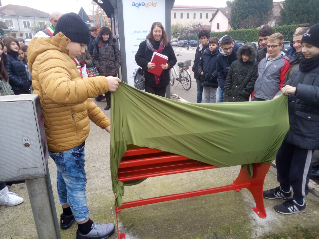 Inaugurata panchina rossa FOTO