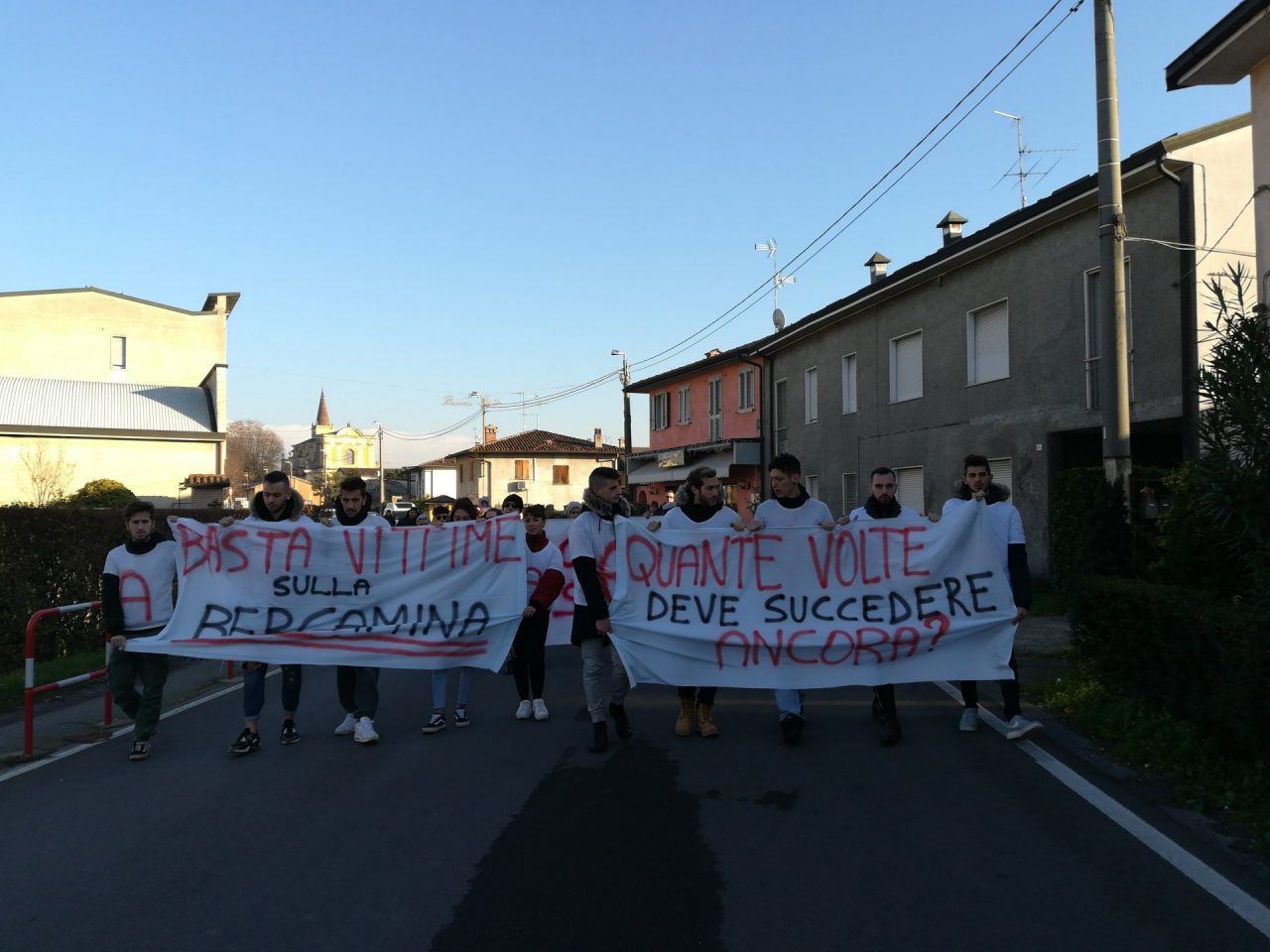 Sit-in di protesta, Agnadello sfila per la rotatoria sulla Bergamina FOTO VIDEO