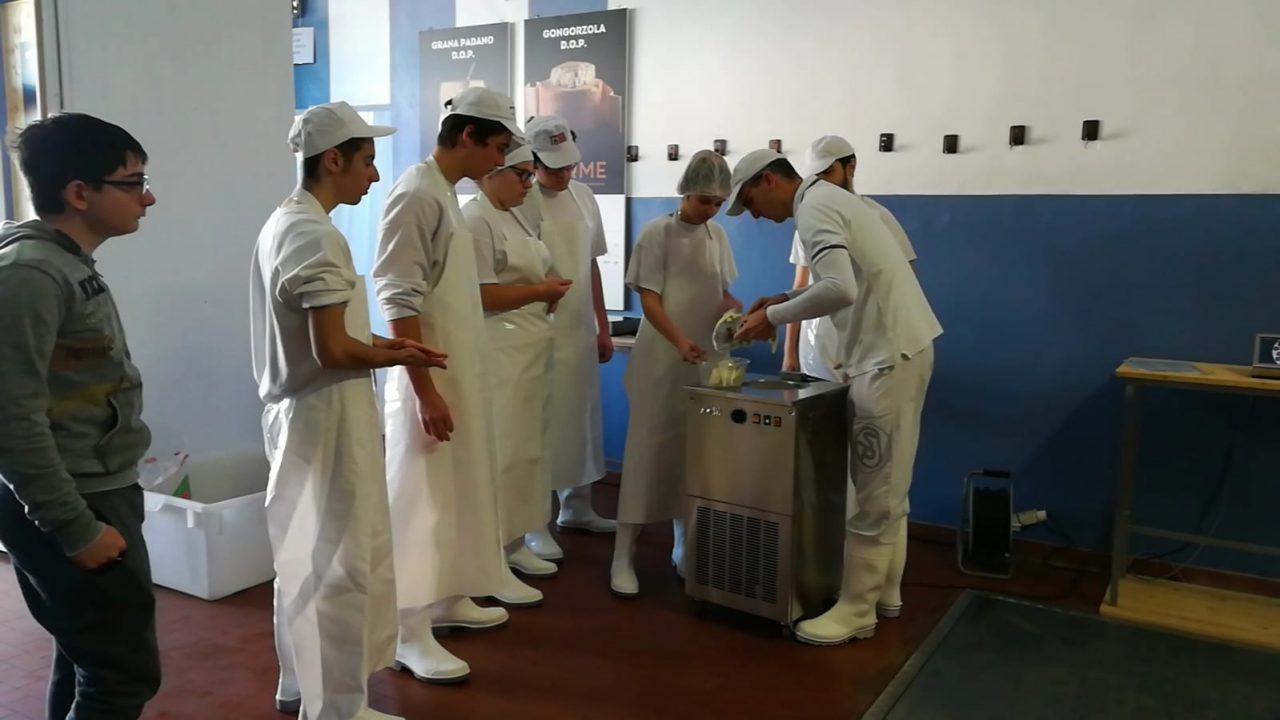 Arriva il gelato della Casearia di Pandino VIDEO