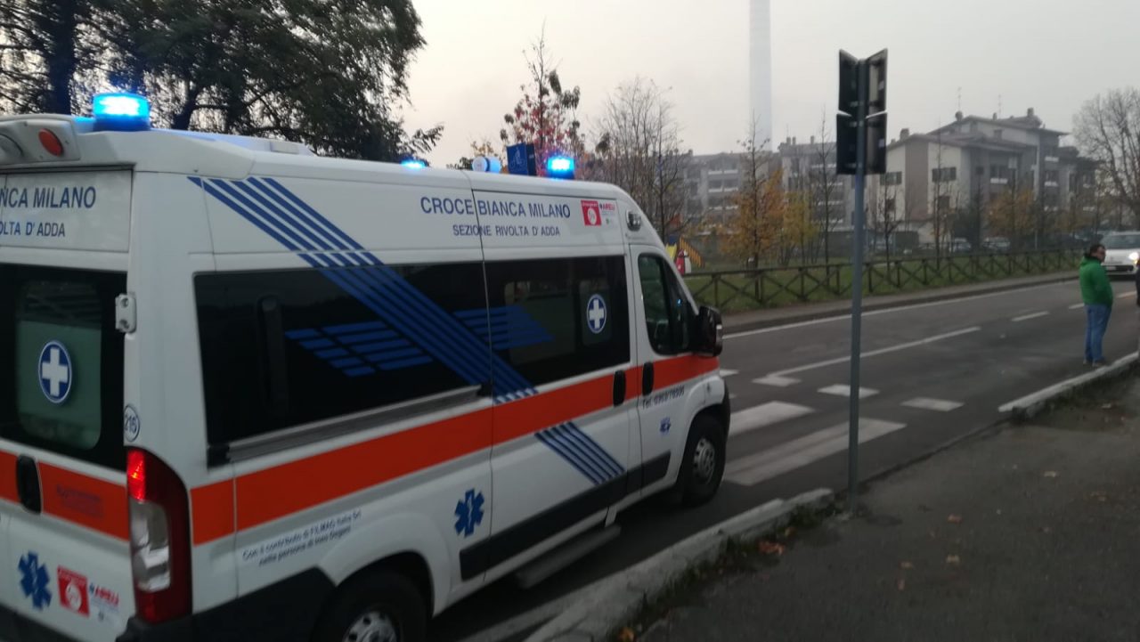 Dodicenne investita mentre va a scuola