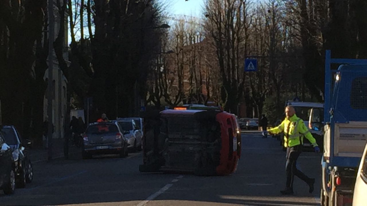 auto ribaltata