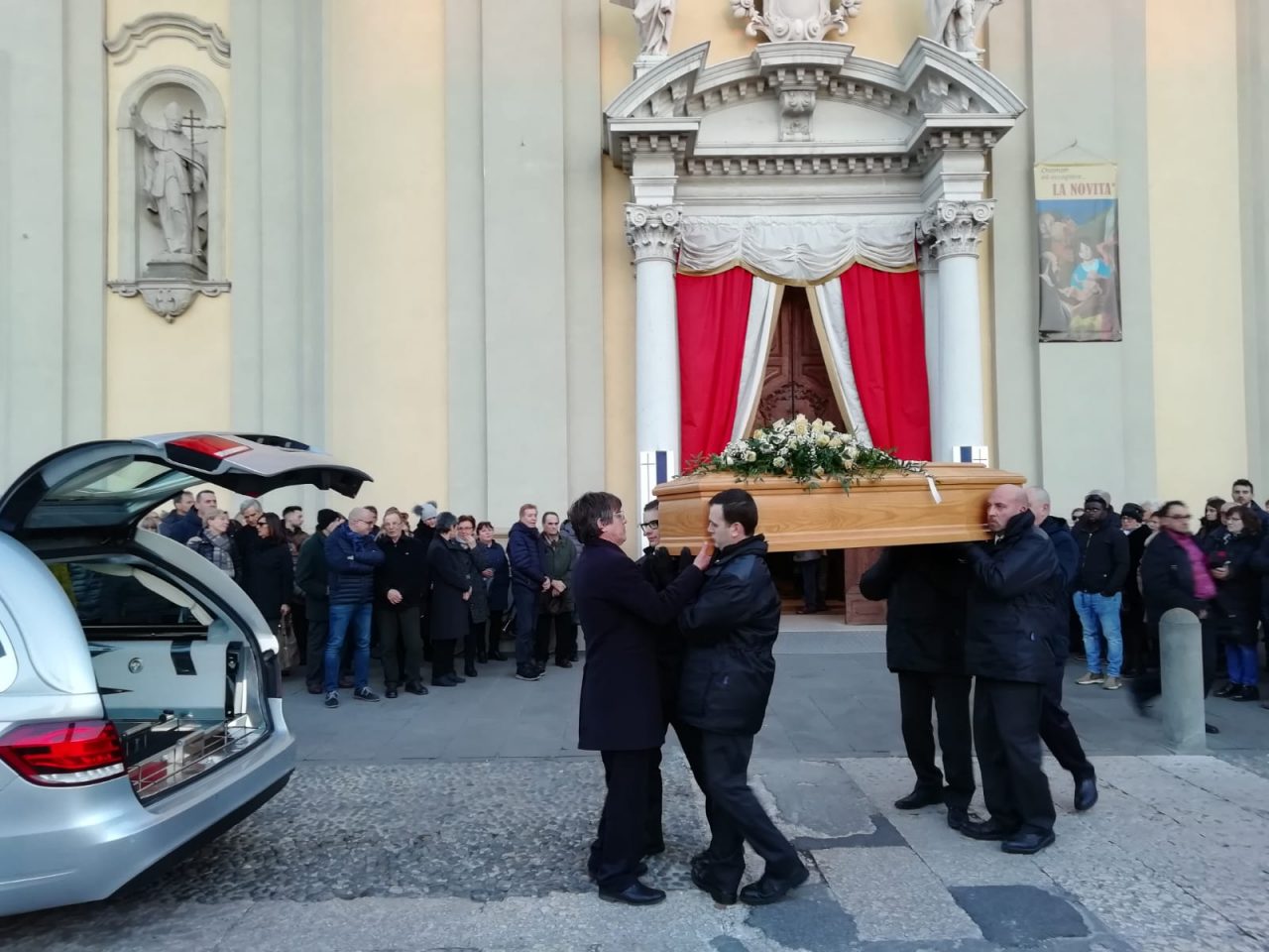 “Ciao pres”: Cologno si ferma per l’ultimo saluto a Giacomo Cavalleri