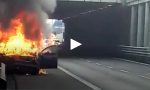 Auto prende fuoco in tangenziale, un morto carbonizzato VIDEO