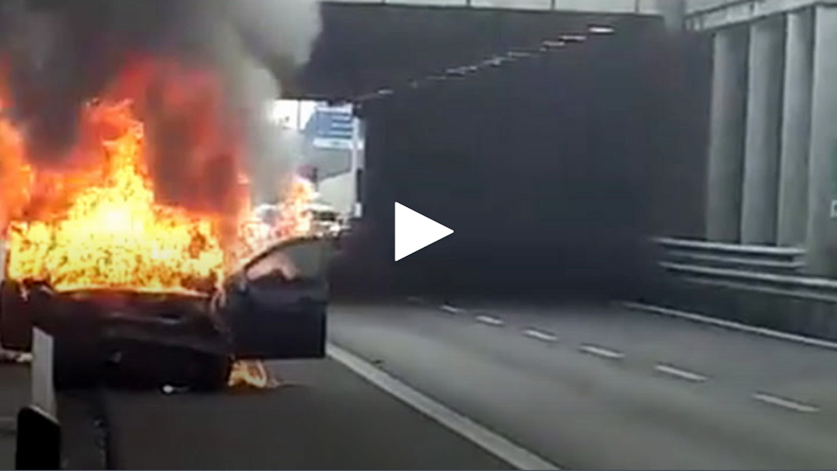 Auto prende fuoco in tangenziale, un morto carbonizzato VIDEO