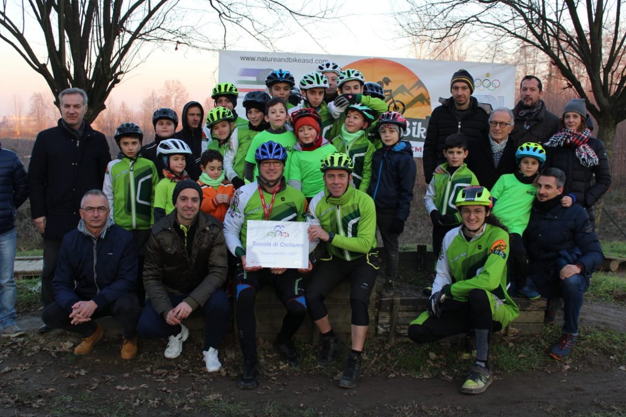 Nature and Bike riceve la targa di scuola di ciclismo