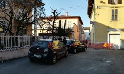 Lite furibonda in centro Canonica, arrivano i carabinieri e l'ambulanza