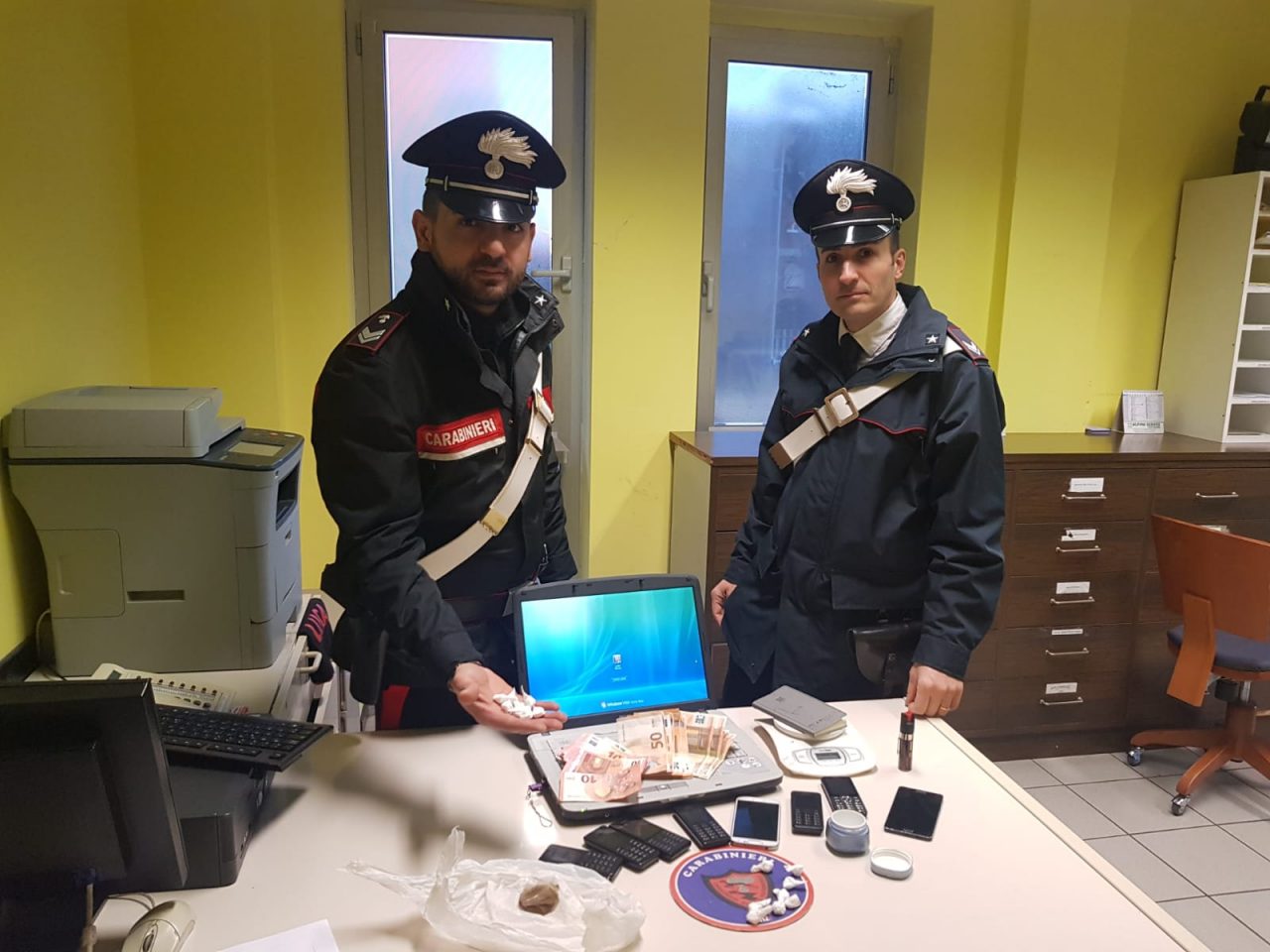 Hashish e cocaina arrestato pusher 35enne