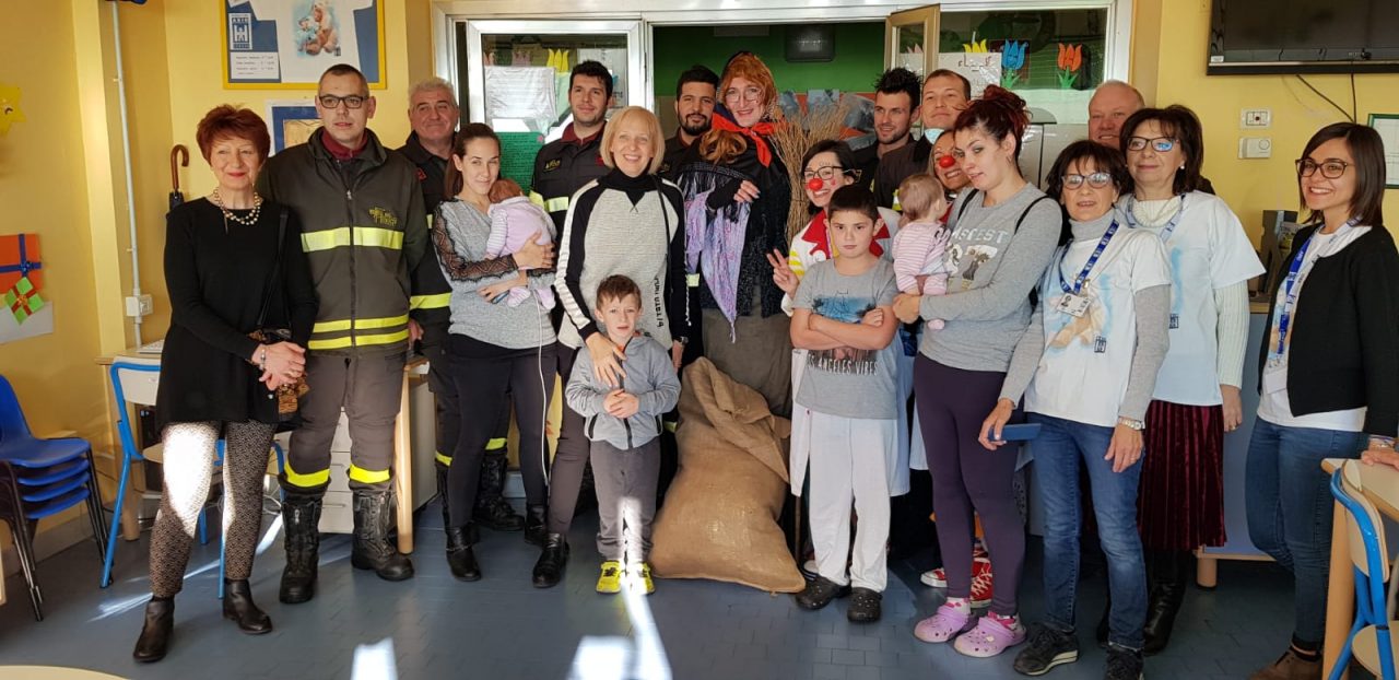 Pompieri in pediatria per rallegrare l’Epifania dei bambini