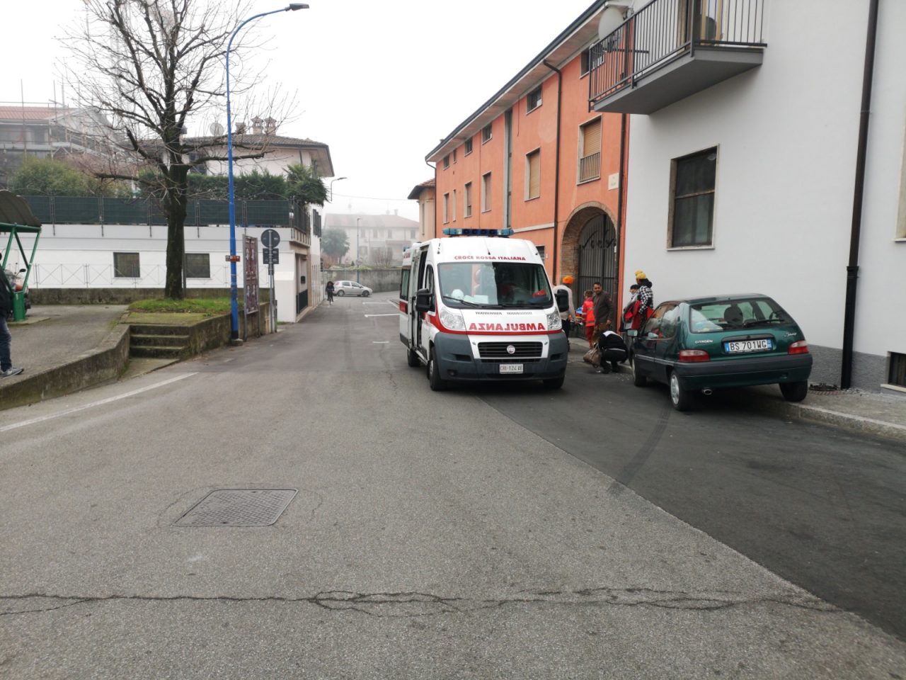 Salvata la gamba della donna travolta dall’auto impazzita FOTO