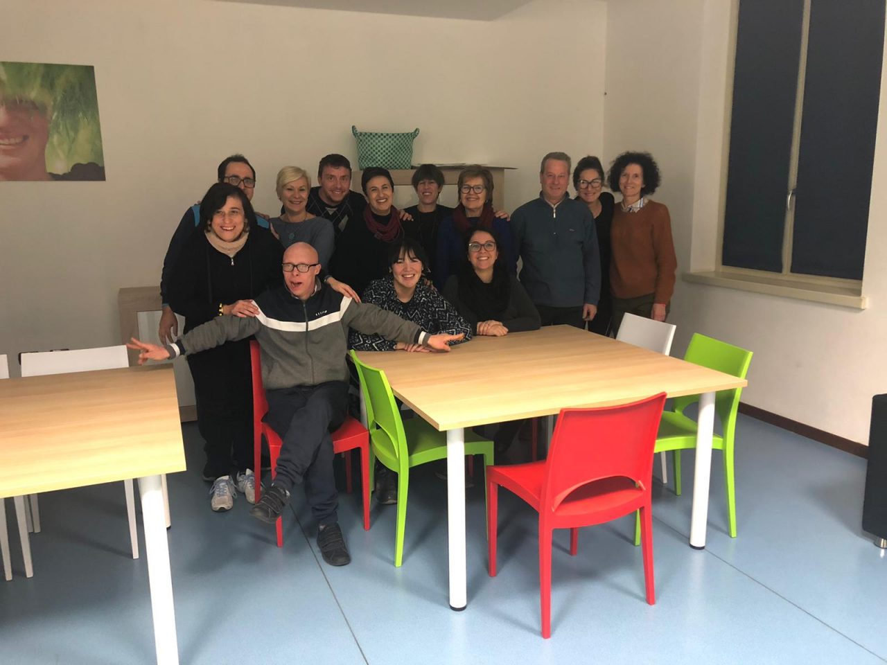 L’Avis di Brignano dona tavoli e sedie al gruppo “Sfa”