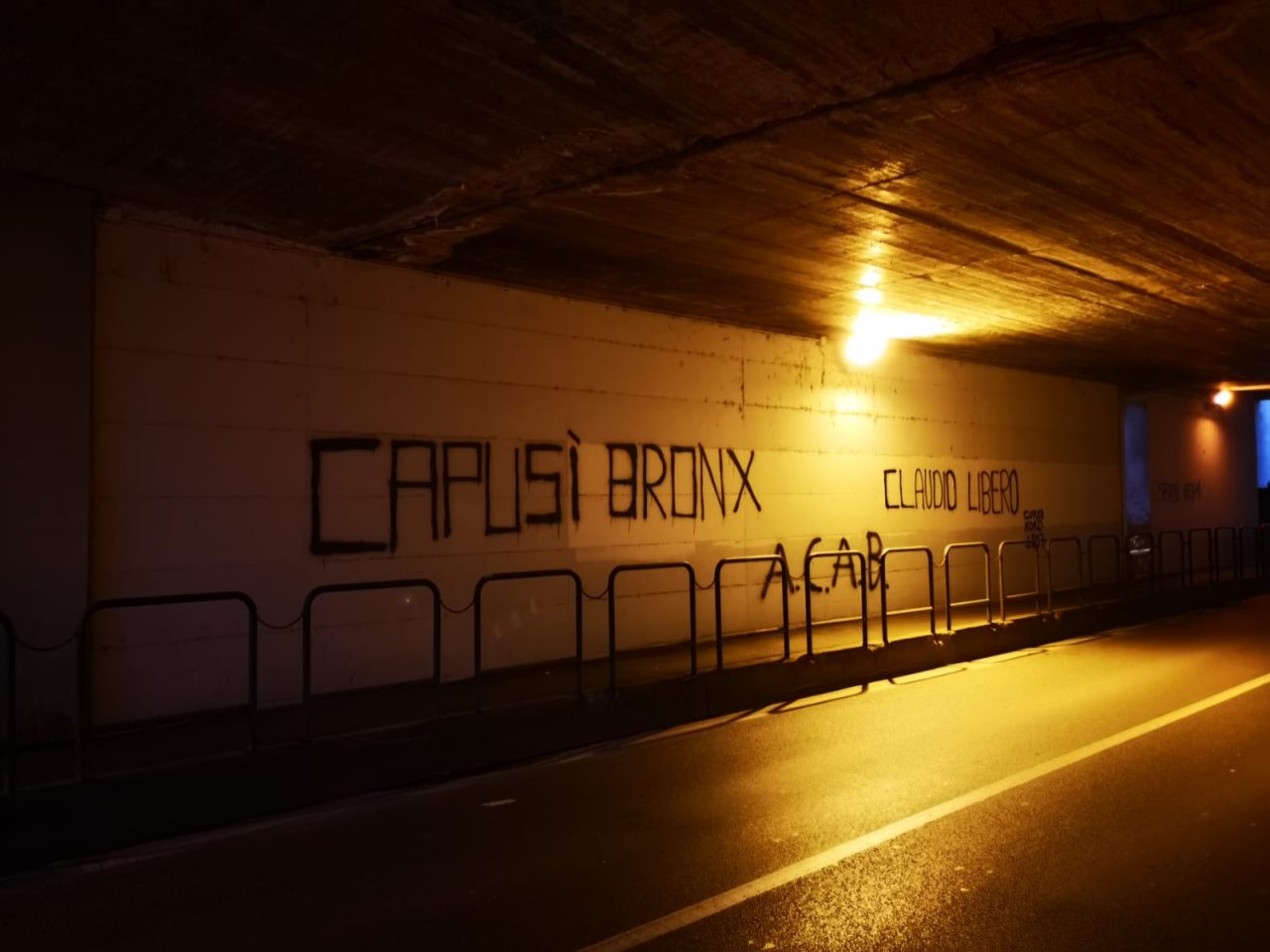 «Capusì bronx», è caccia a i vandali
