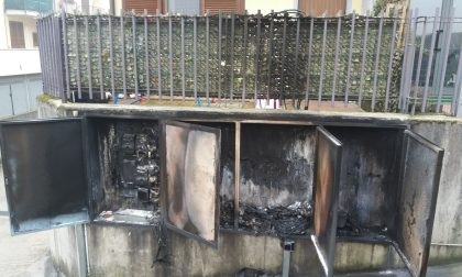 Quattordici famiglie senza corrente per un incendio