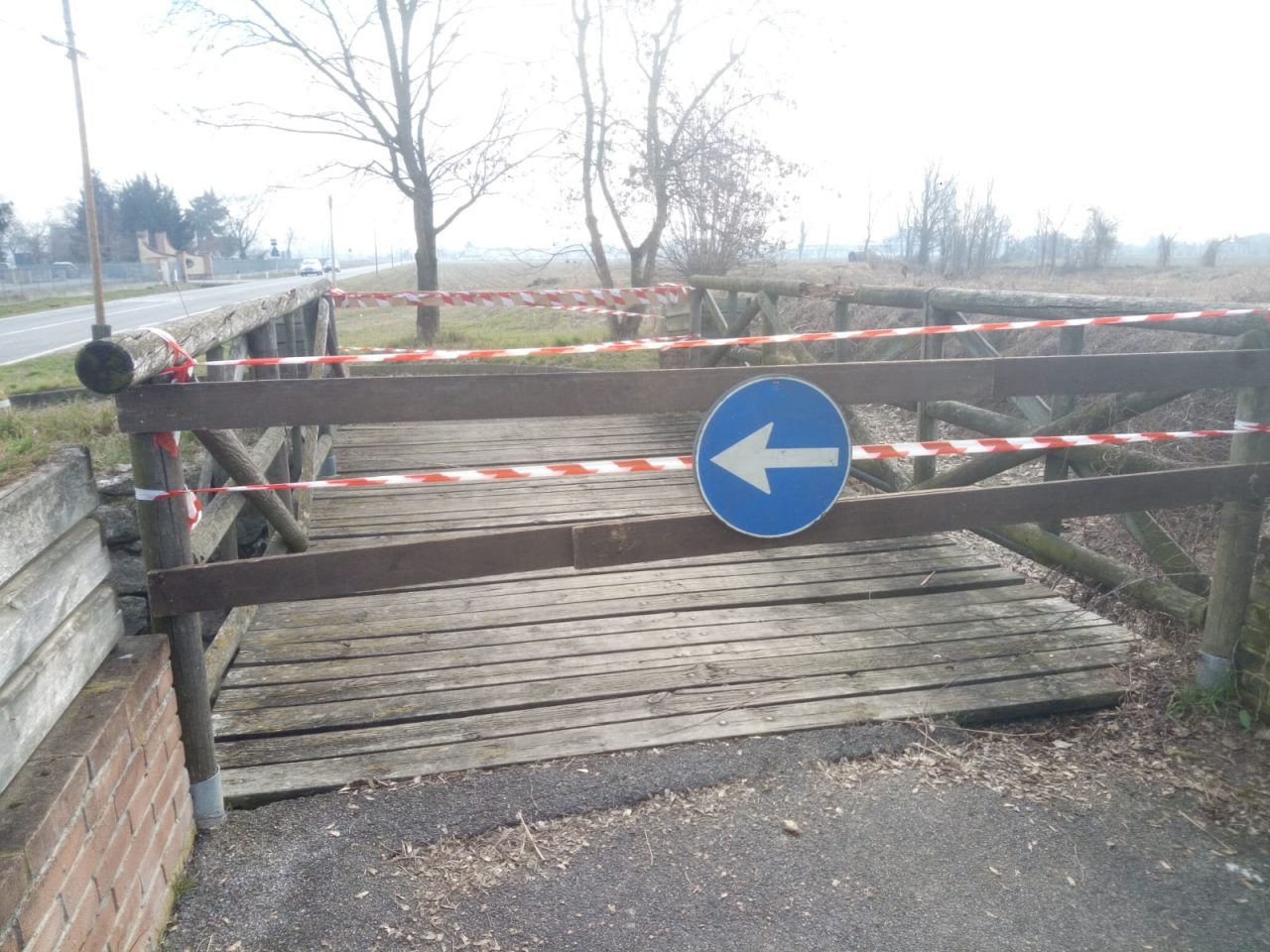 Ponte fuori uso sulla ciclabile: pericolosa per pedoni e ciclisti
