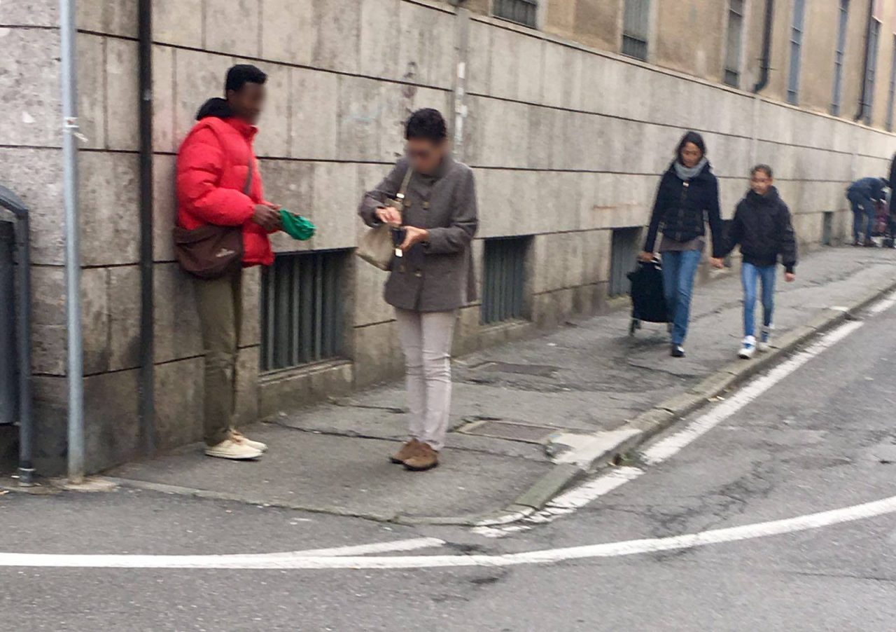 Questua e borseggi in centro, a Crema l’ombra del caporalato