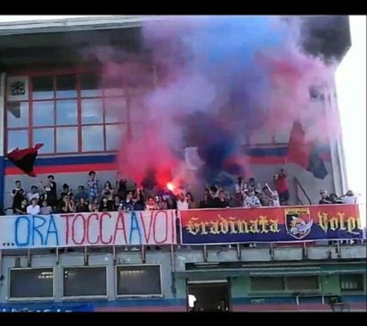 La Gradinata Volponi torna a sostenere il Vailate e “incendia” gli stadi