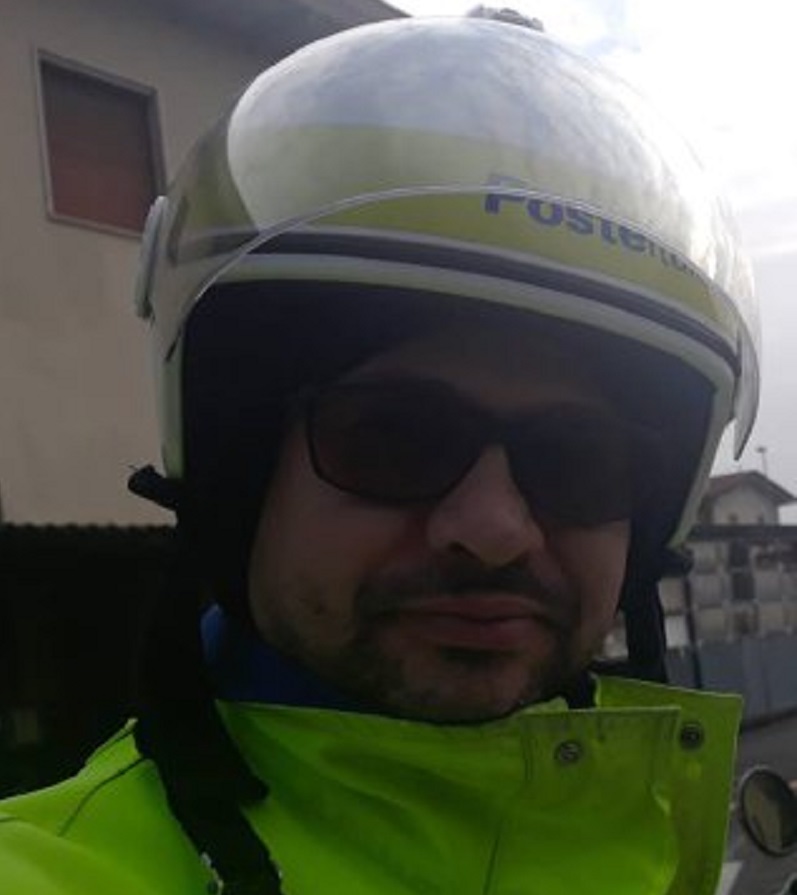 Il postino sardo saluta la Bassa