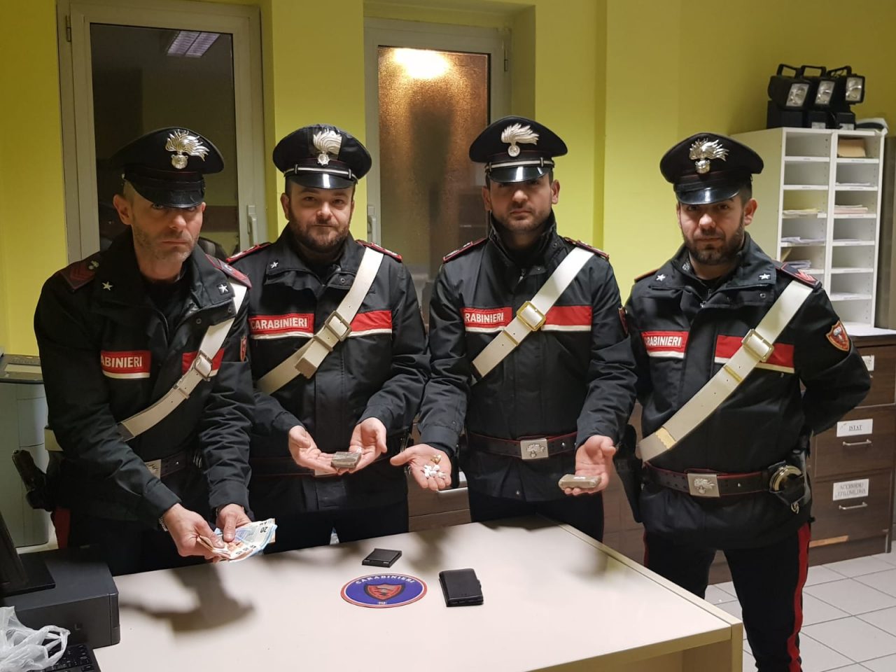 Hashish e cocaina arrestato pusher 31enne