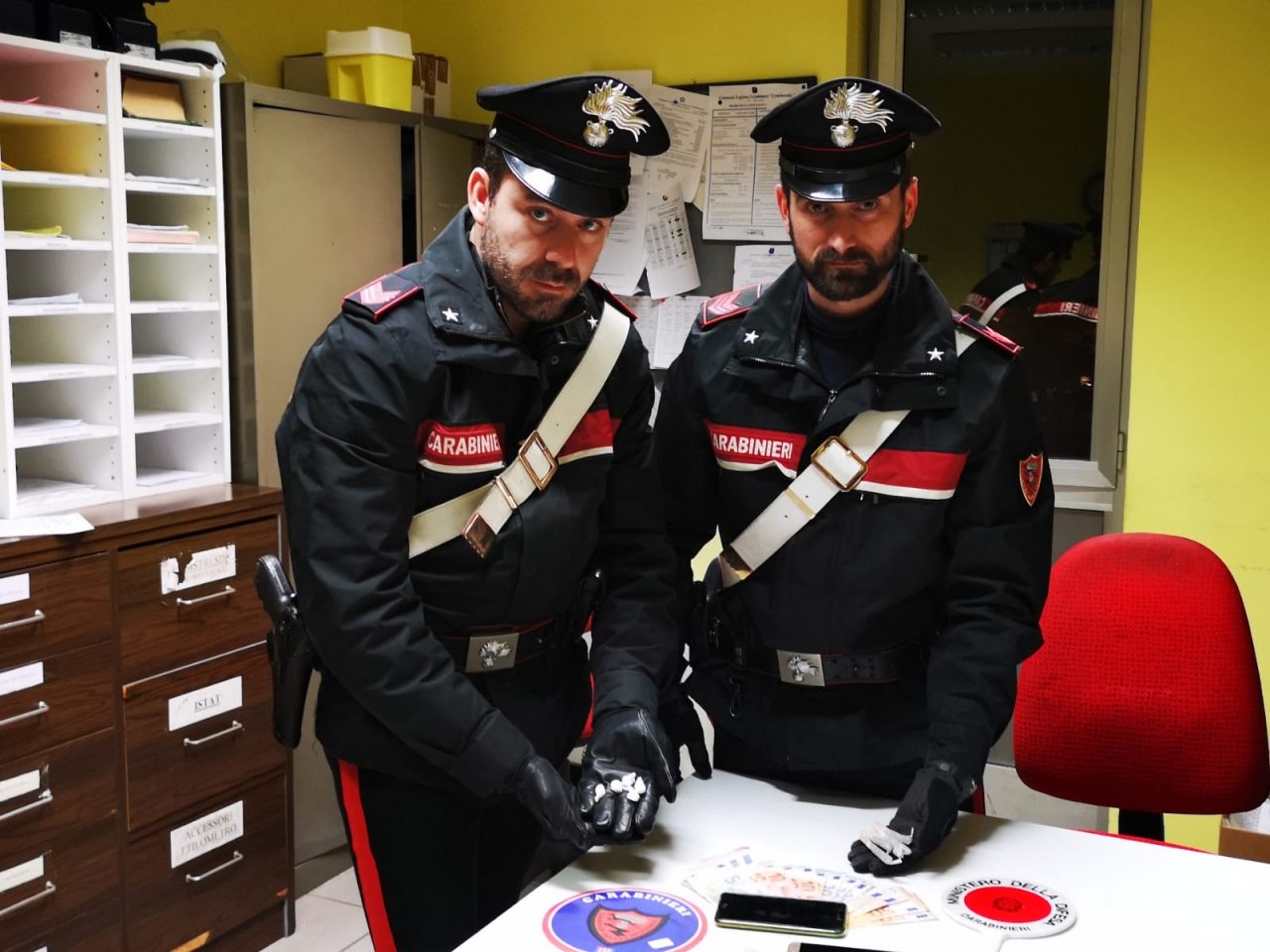 Arrestato spacciatore marocchino, colpisce i militari prima della cattura