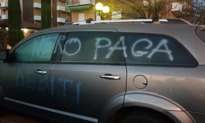 Scritte razziste sull'auto e sulla casa