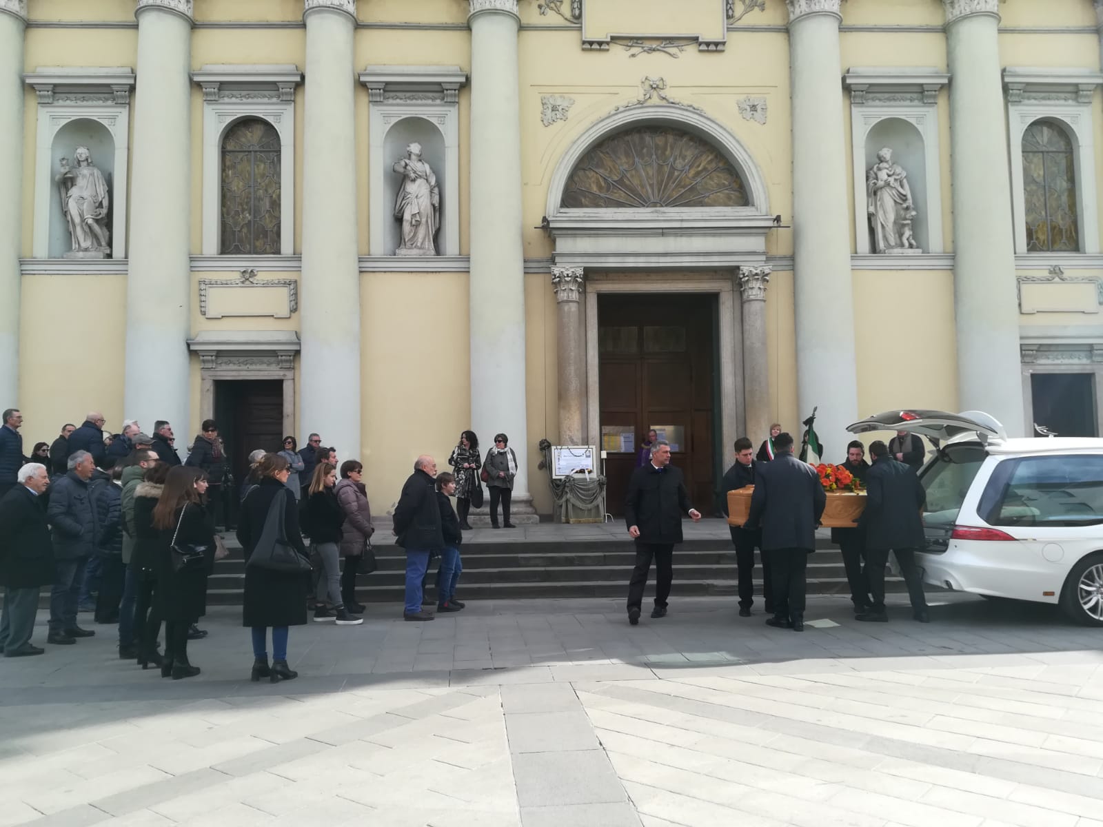Funerale Marmilia Gatti Galasi Pandino