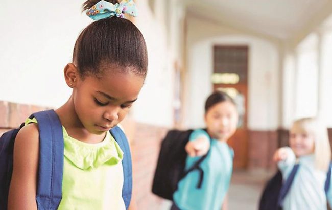 Razzismo tra bambini: “Con te non gioco, sei nera e sporca”