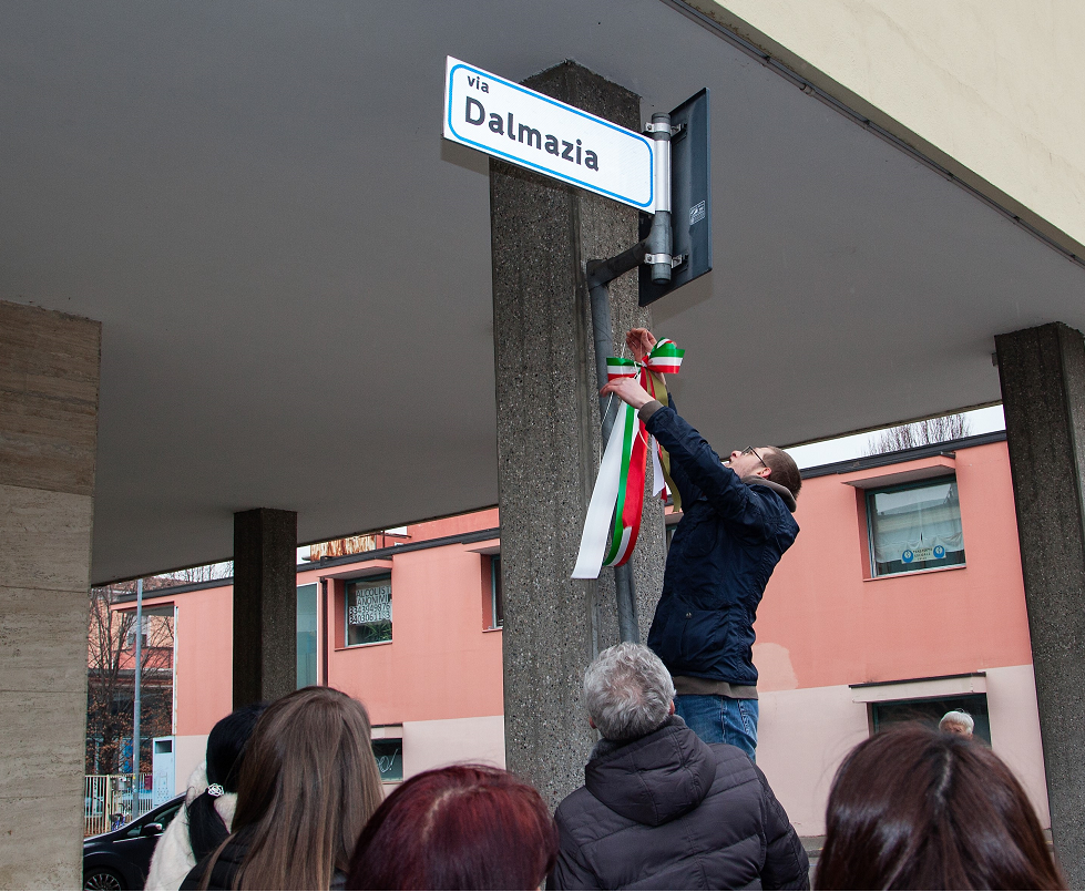 Coccarde tricolore per la Giornata del ricordo