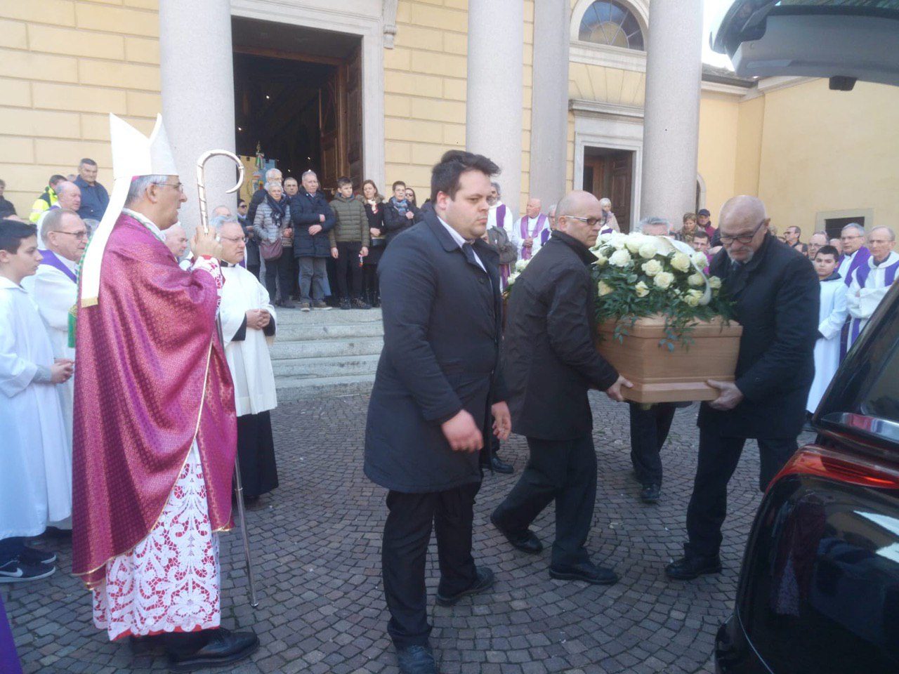 Addio a don Luciano Manenti, tre paesi in lutto