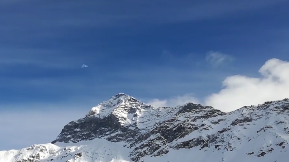Smascherato il video sull’UFO, adesso volano tre oggetti sul Pizzo Scalino VIDEO
