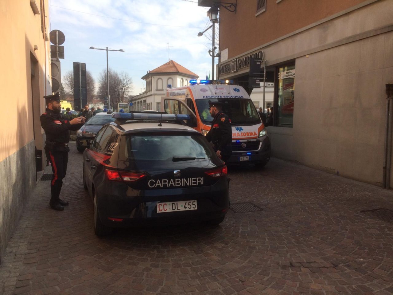Treviglio, botte per strada tra la  barista e la venditrice di cannabis, coinvolta anche una bimba