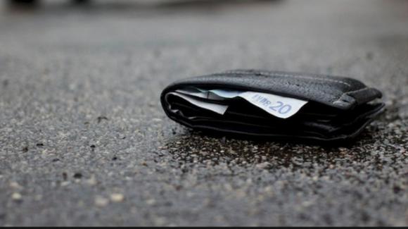 Trovano un portafogli con 3mila euro e lo restituiscono