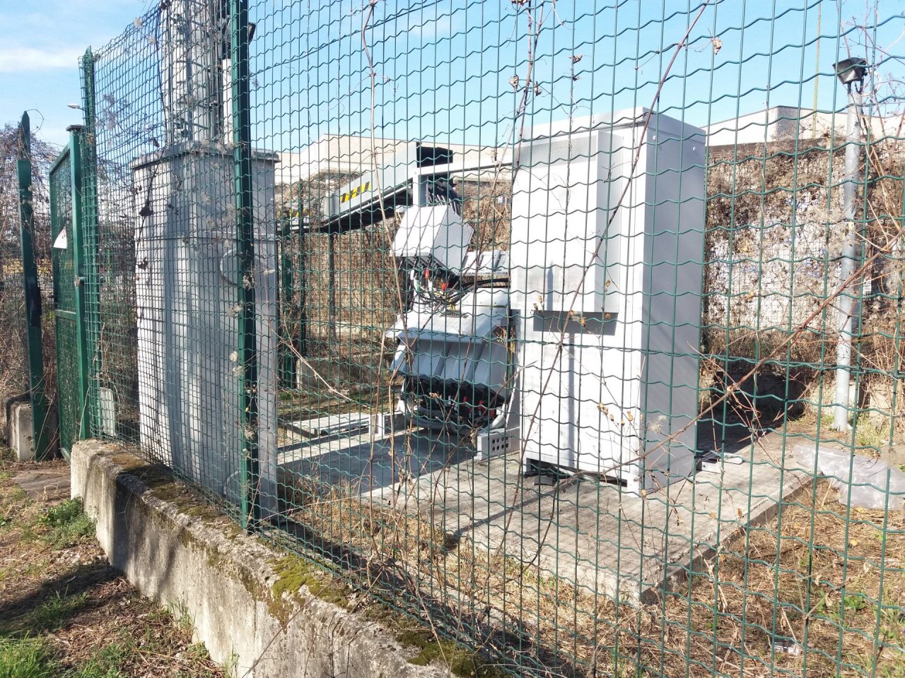 Ripetitore fuori uso, rubati i cavi di rame e disagi per la rete Tre e Wind