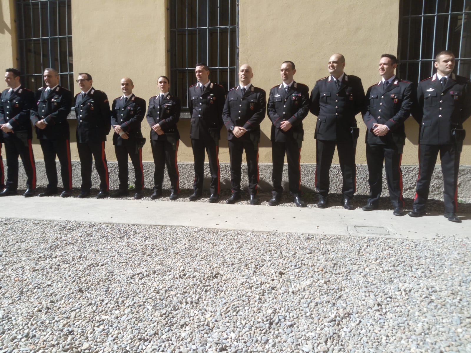 Ragazzi del bus incontrano i carabinieri (6)