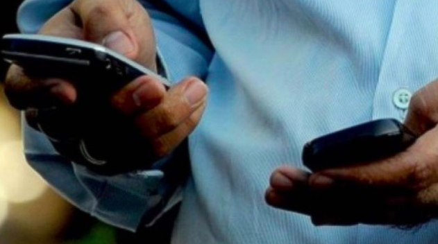 Italiani in vacanza e l’ossessione dello smartphone