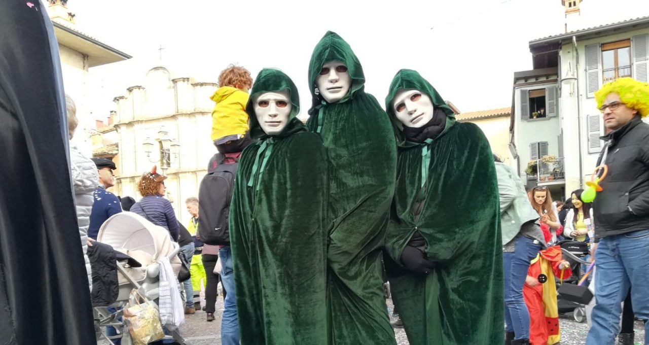 Carnevale senza gara tra rioni ma grande spettacolo in piazza FOTO VIDEO