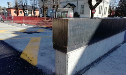 Fioriere troppo impattanti (e pericolose). Il sindaco: "Non sono definitive"