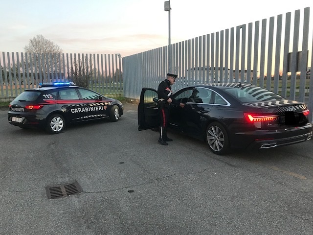 Guida un’auto rubata, denunciato per ricettazione