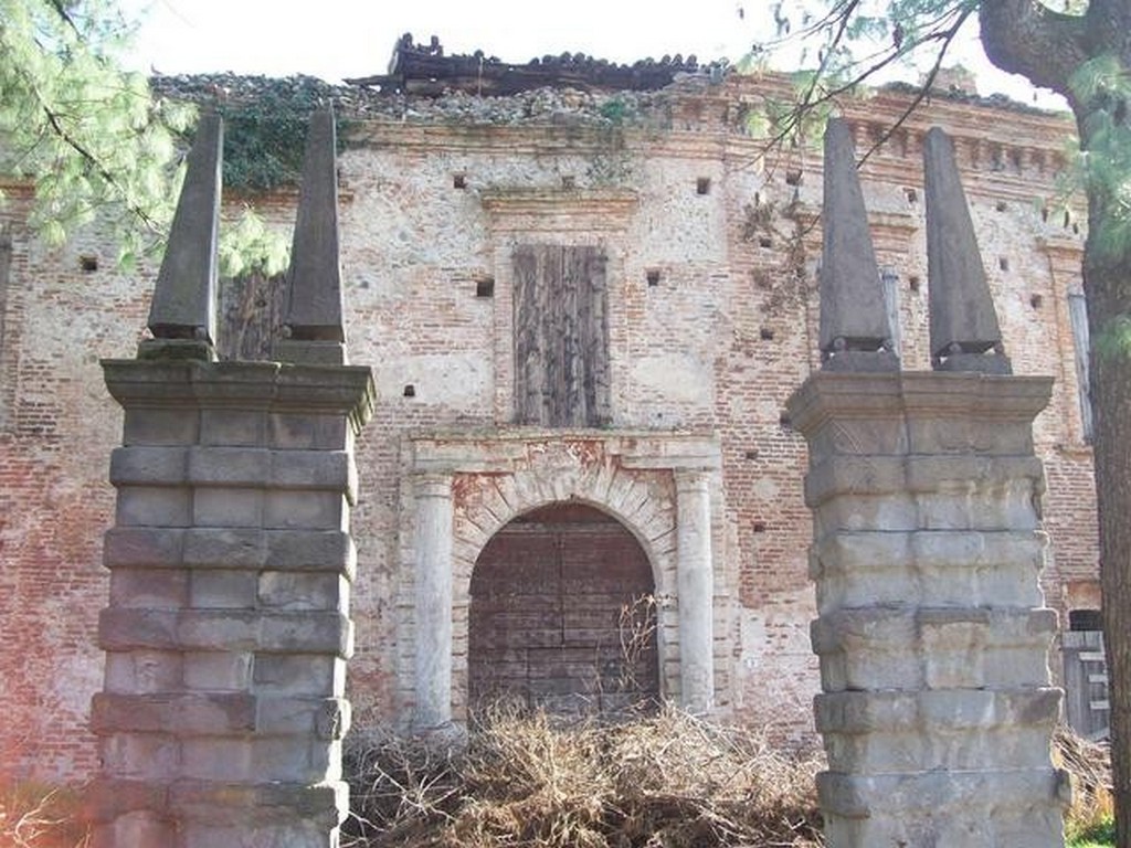 “Troppi costi e troppe tragedie”, in vendita il castello di Liteggio