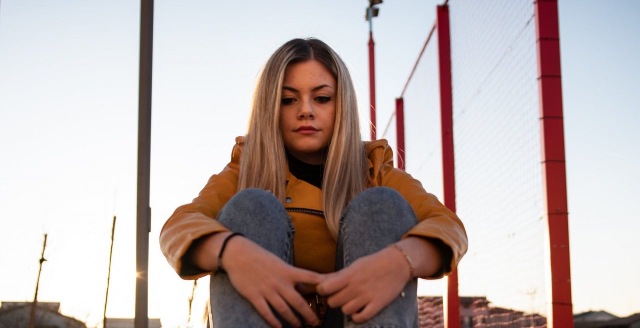 “Così distanti” l’ultimo singolo di Greta Lamay VIDEO