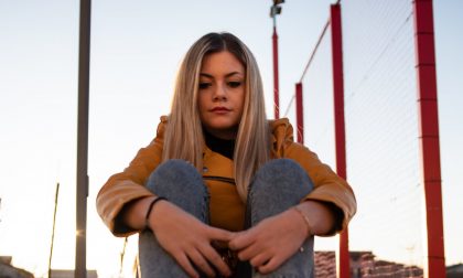 “Così distanti” l'ultimo singolo di Greta Lamay VIDEO