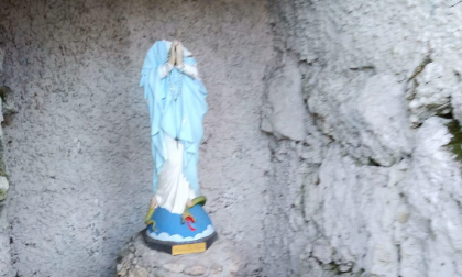 Decapitata la statua della Madonna, individuati i baby vandali