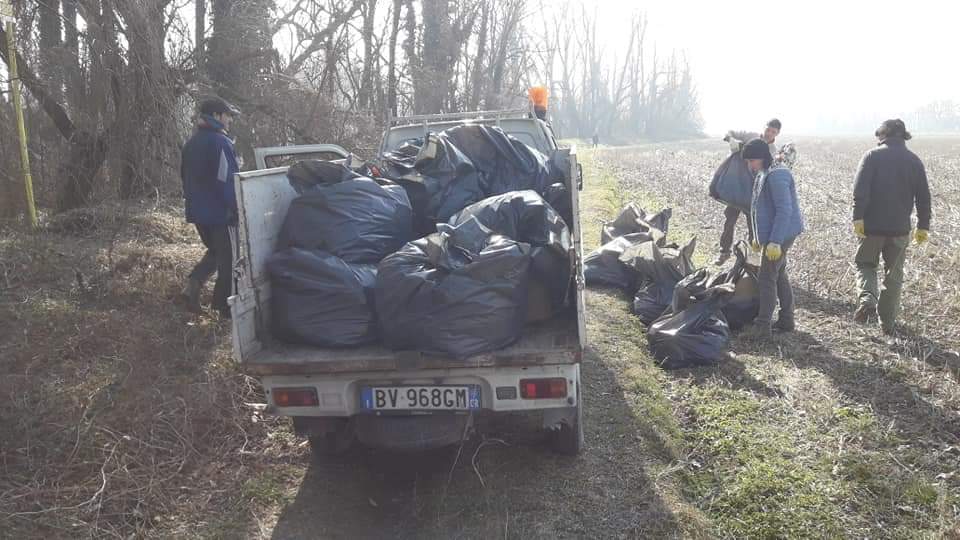 Linea Gestioni chiude Rifiutando, scoppia la polemica
