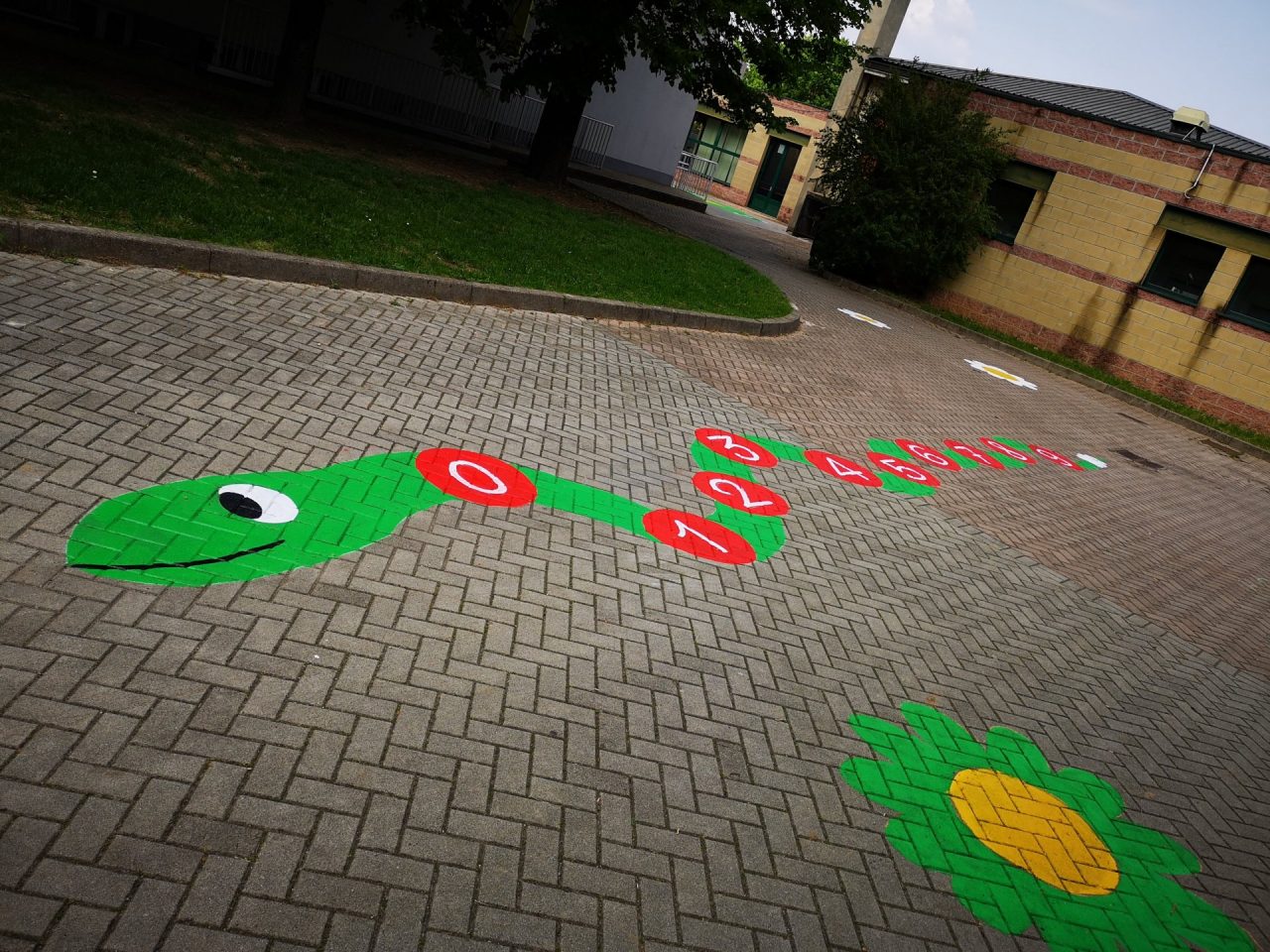 Alla primaria Di Vona la sorpresa al rientro pasquale è il Giocortile FOTO