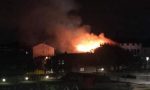 Incendio a Romano nella notte, paura per i residenti ma nessun ferito FOTO VIDEO