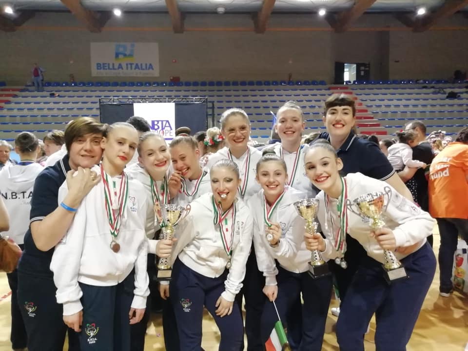 Successo europeo per le atlete del twirling di Pandino FOTO
