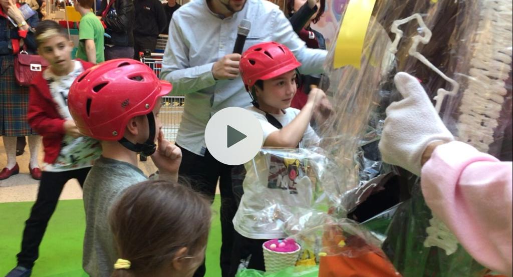 Uova d’autore benefiche al Centro commerciale Treviglio (e poi arriva il super uovo) VIDEO