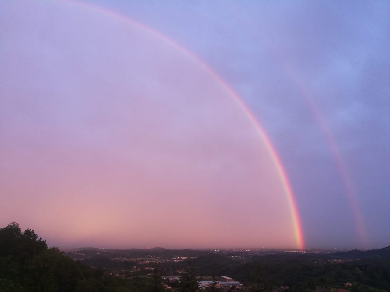 Super doppio arcobaleno visto da Meratese e Isola