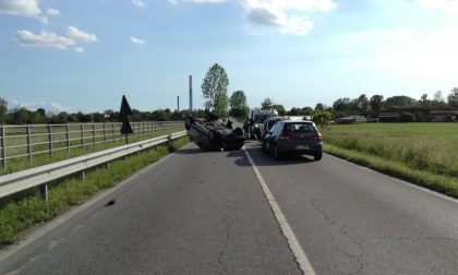 Incidente sulla Sp11, auto ribaltata